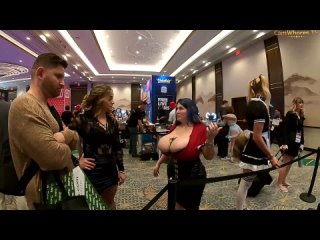 demora avarice: sexy at a convention